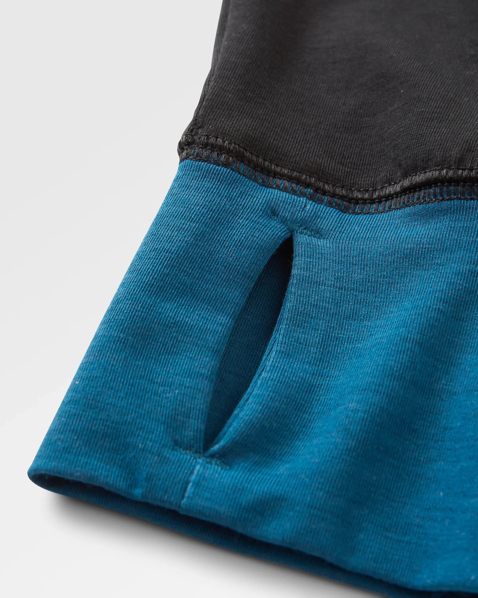 Chase The Light Active Langarmshirt - Schwarz – Bild 9