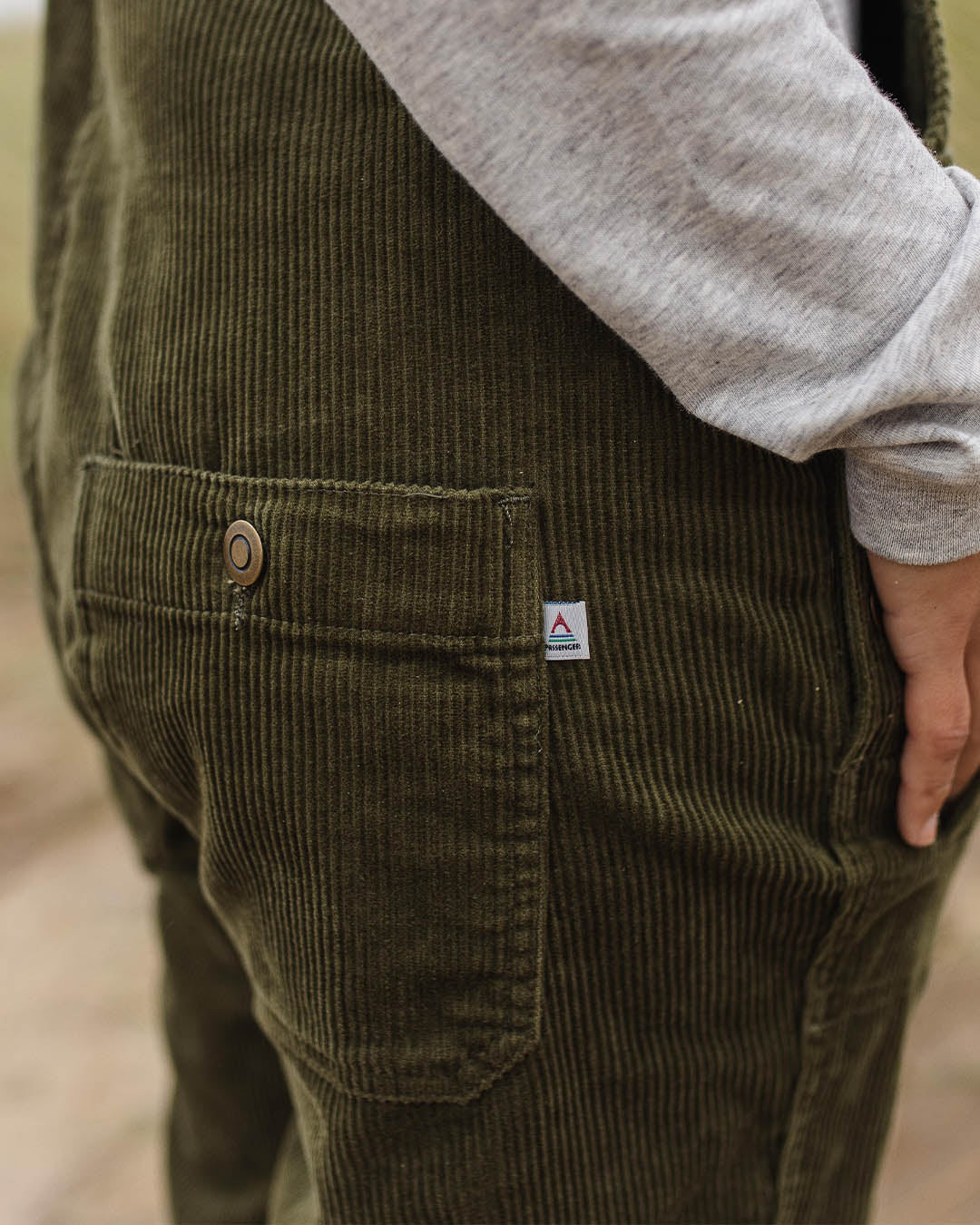 Tiaga Cord Latzhosen - Khaki – Bild 5