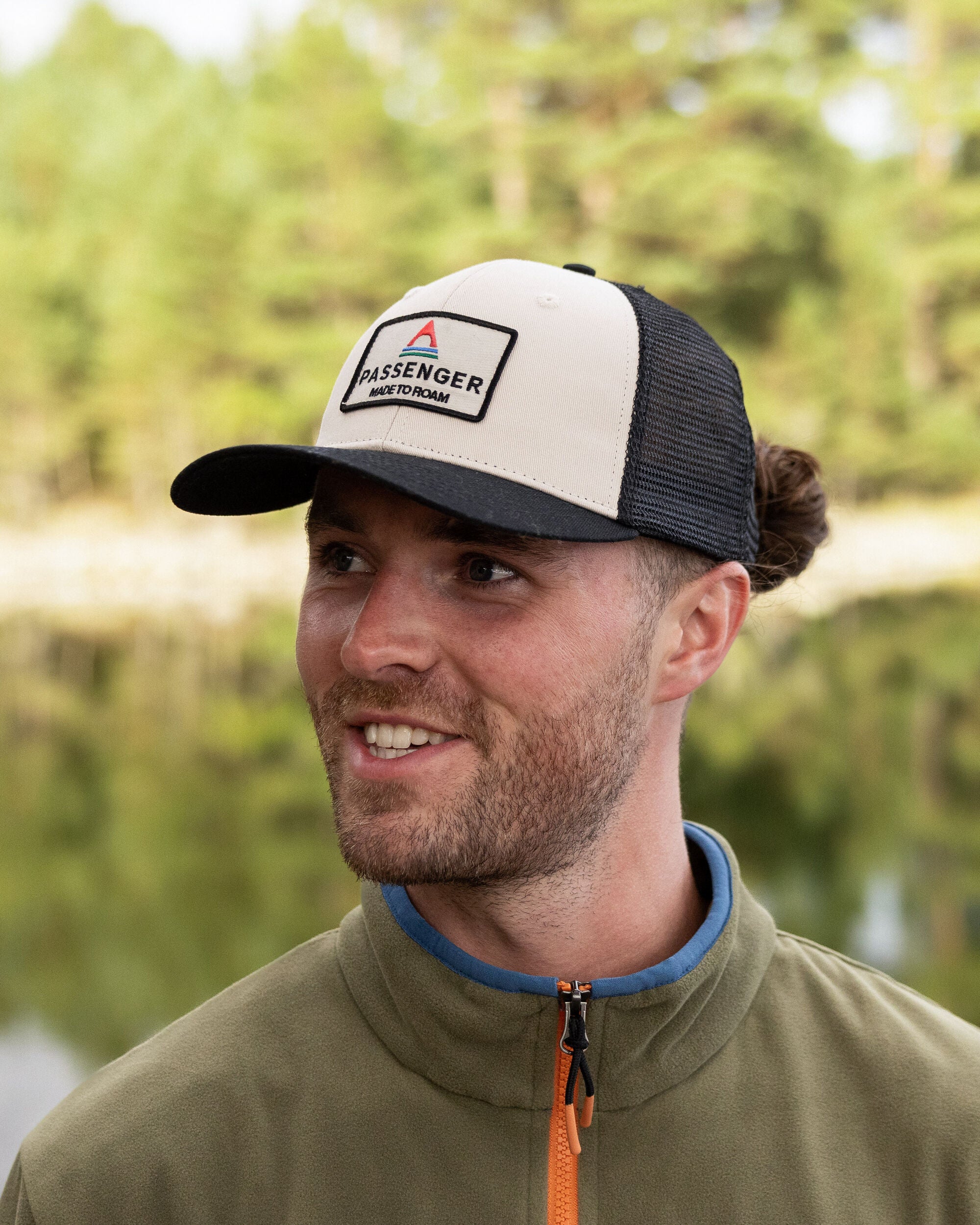 Core Bio-Baumwoll Trucker Cap - Schwarz/Weiß – Bild 3