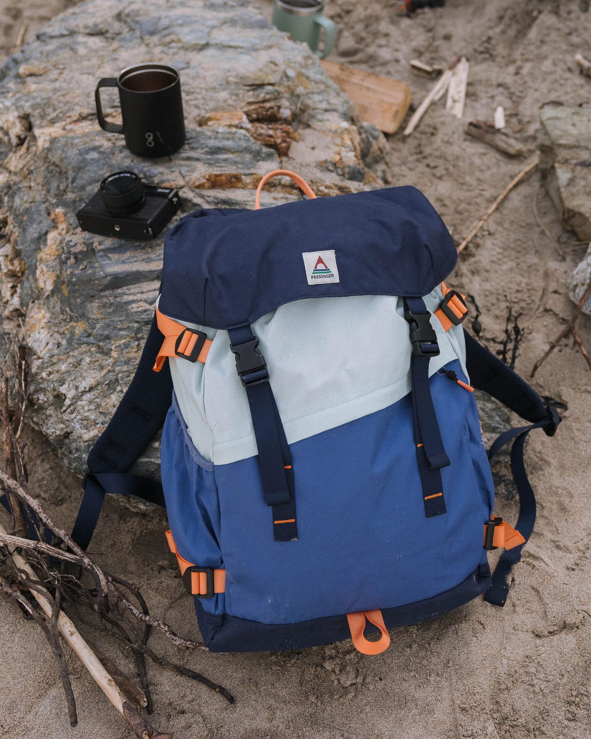 Boondocker 32L Rucksack - Tiefes Marineblau/Brandungsspray/Mondlichtblau