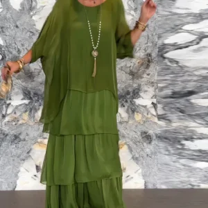 Elegantes Maxikleid mit weitem Rundhalsausschnitt