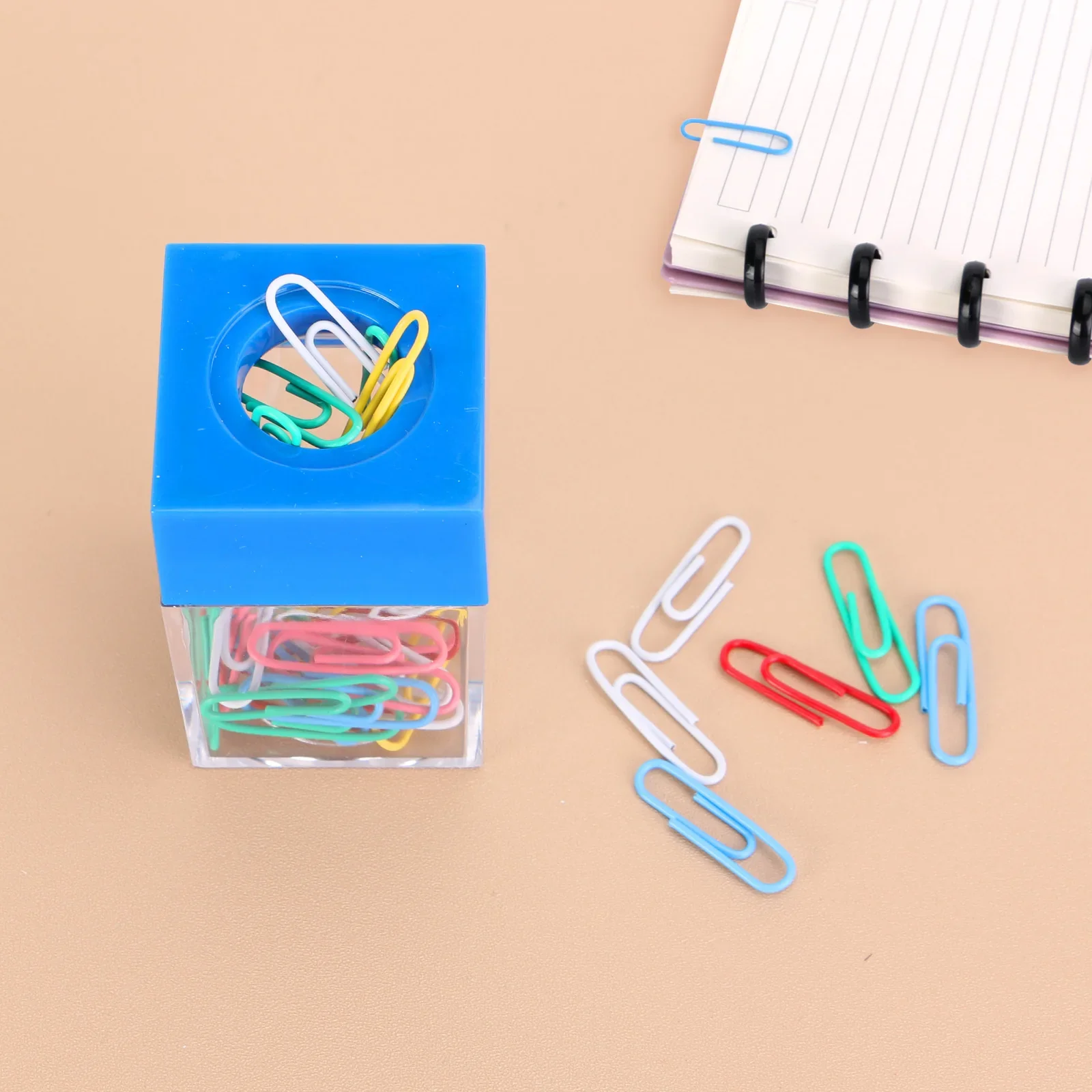 Magnetischer Büroklammernspender inkl. 30 Klammern – Schreibtisch Organizer für Zuhause, Schule & Büro | Metall-Pin Halter Box – Bild 8