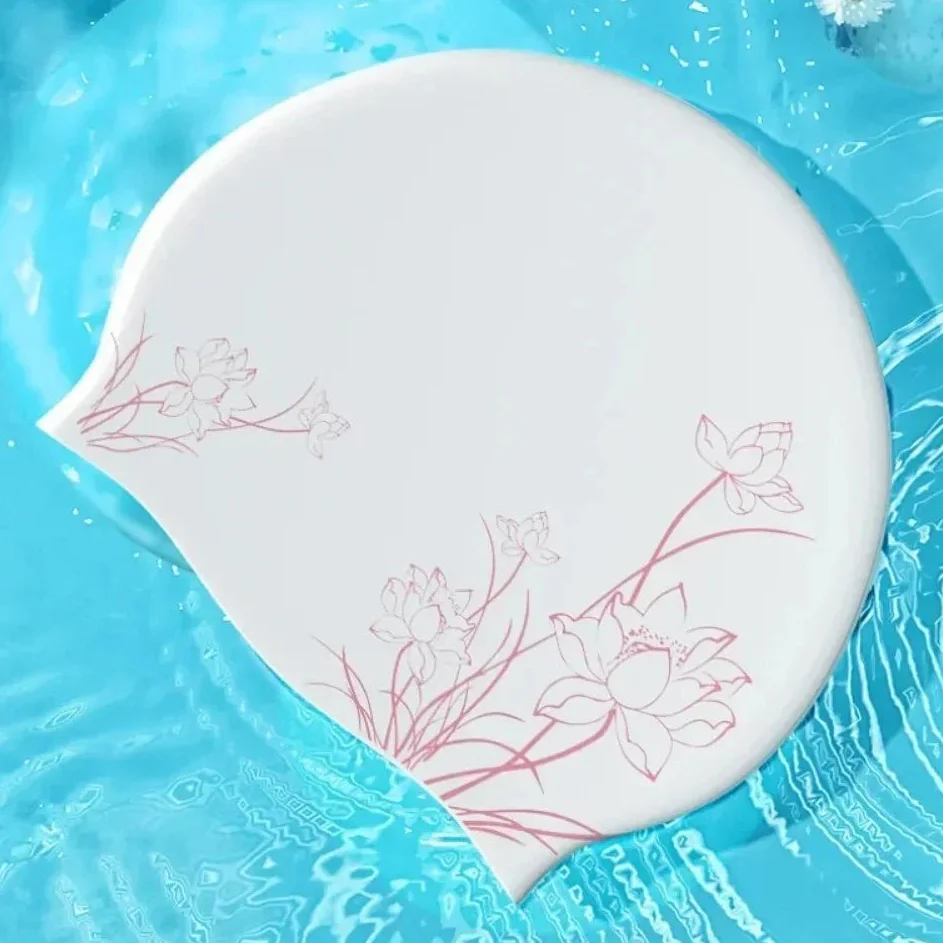 Silikon Schwimmkappe für Damen – Wasserdichte Badehaube mit Lotusmuster | Weiche & Elastische Schwimmhaube für Langes Haar mit Ohrenschutz – Bild 2