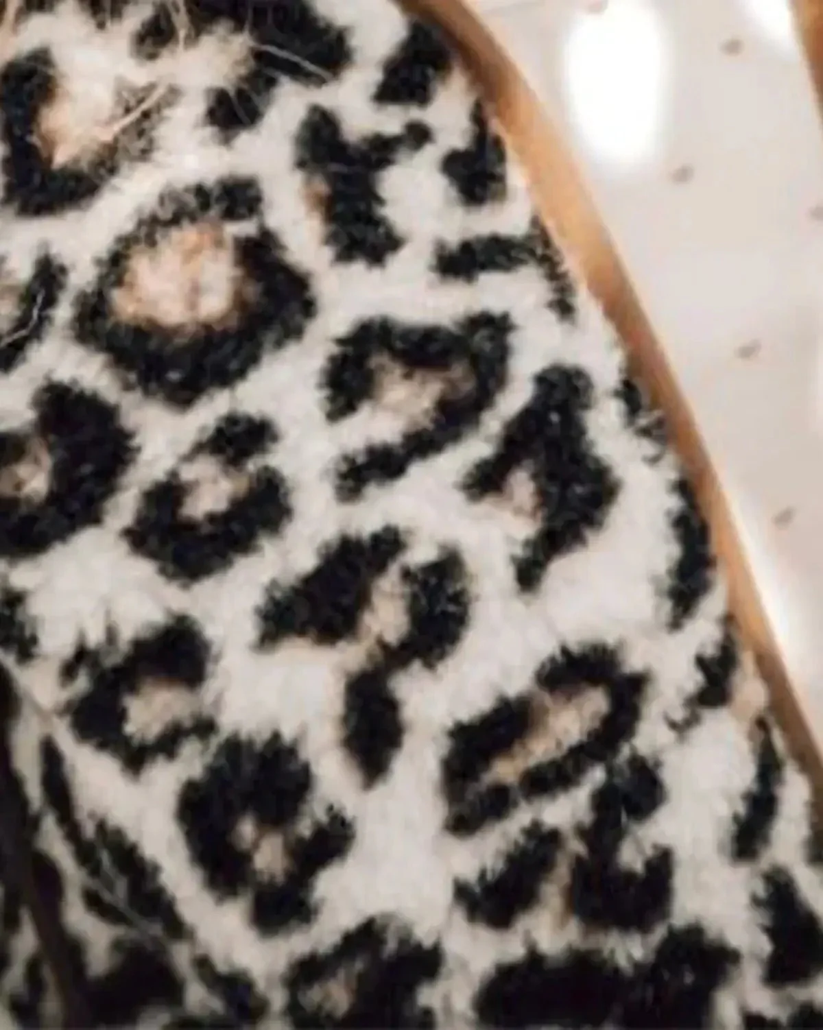 TYB Weste aus Wolle • Leo White (Brauner Saum) – Bild 4