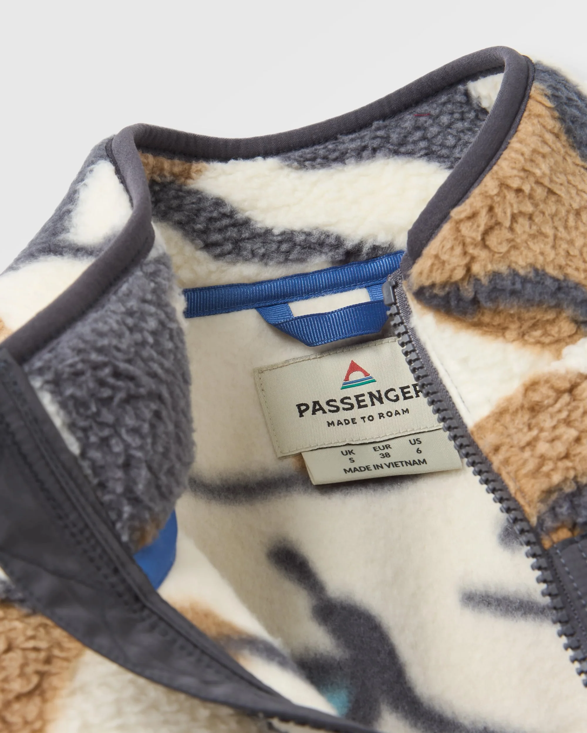 Fairbanks Sherpa Weste mit Reißverschluss - Abstract Trails Off White – Bild 8