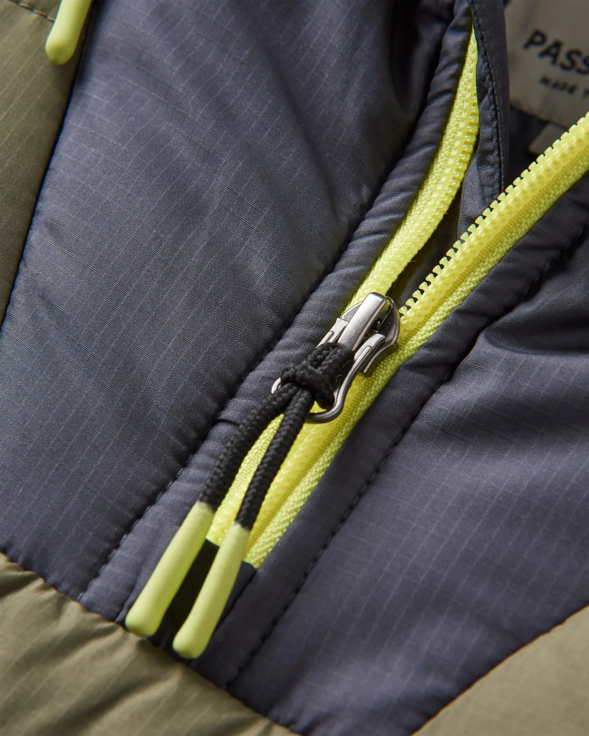 Ocean isolierte 1/2 Zip Jacke - Staubige Olive – Bild 6