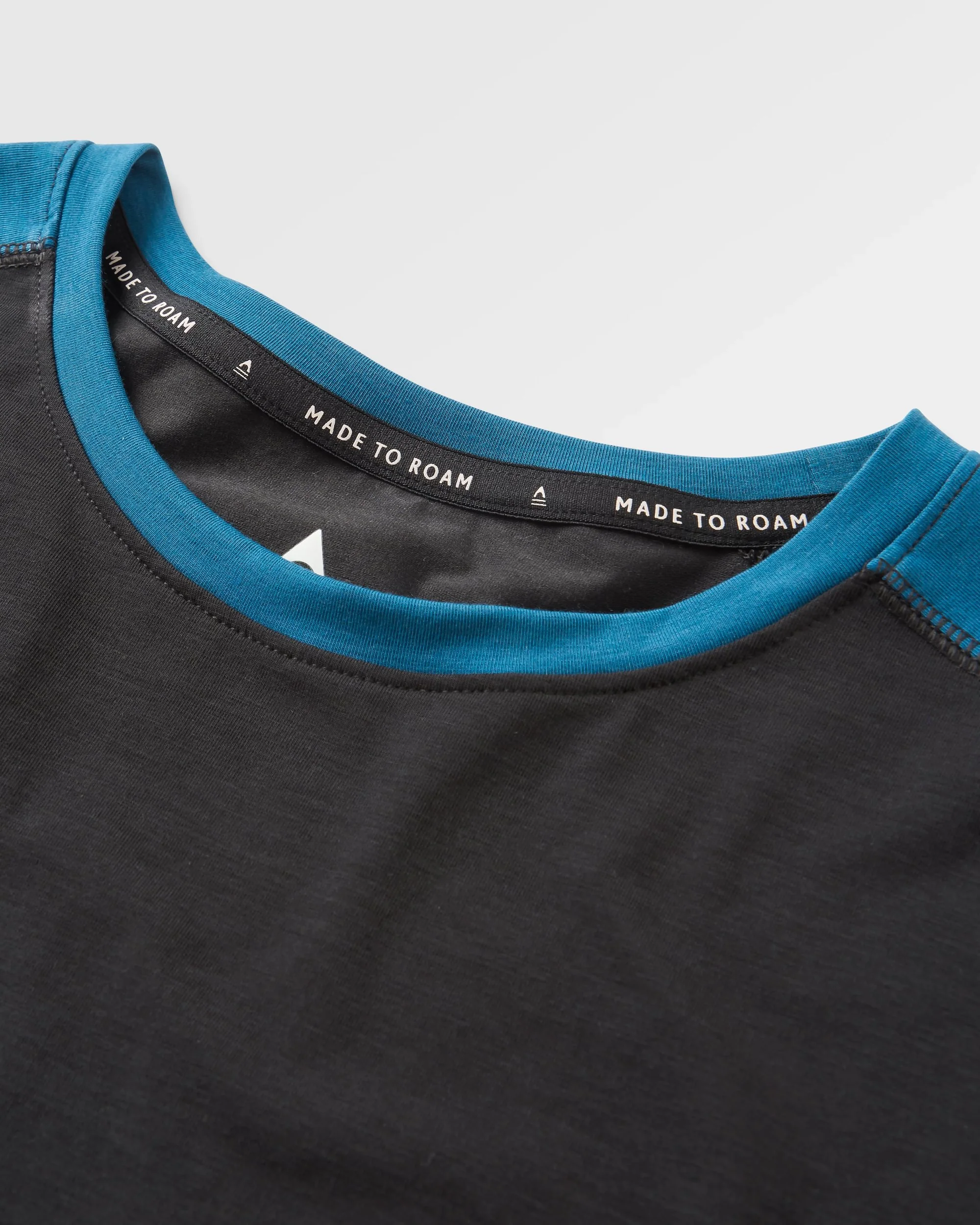 Chase The Light Active Langarmshirt - Schwarz – Bild 8